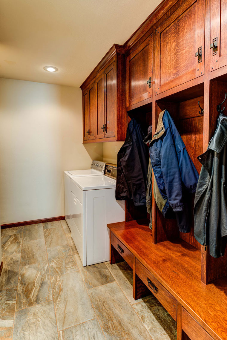 Mudroom-with-bench-&-lockers